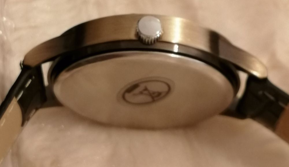 Zegarek z motywem mapa globusa patynowany i prezent budzik