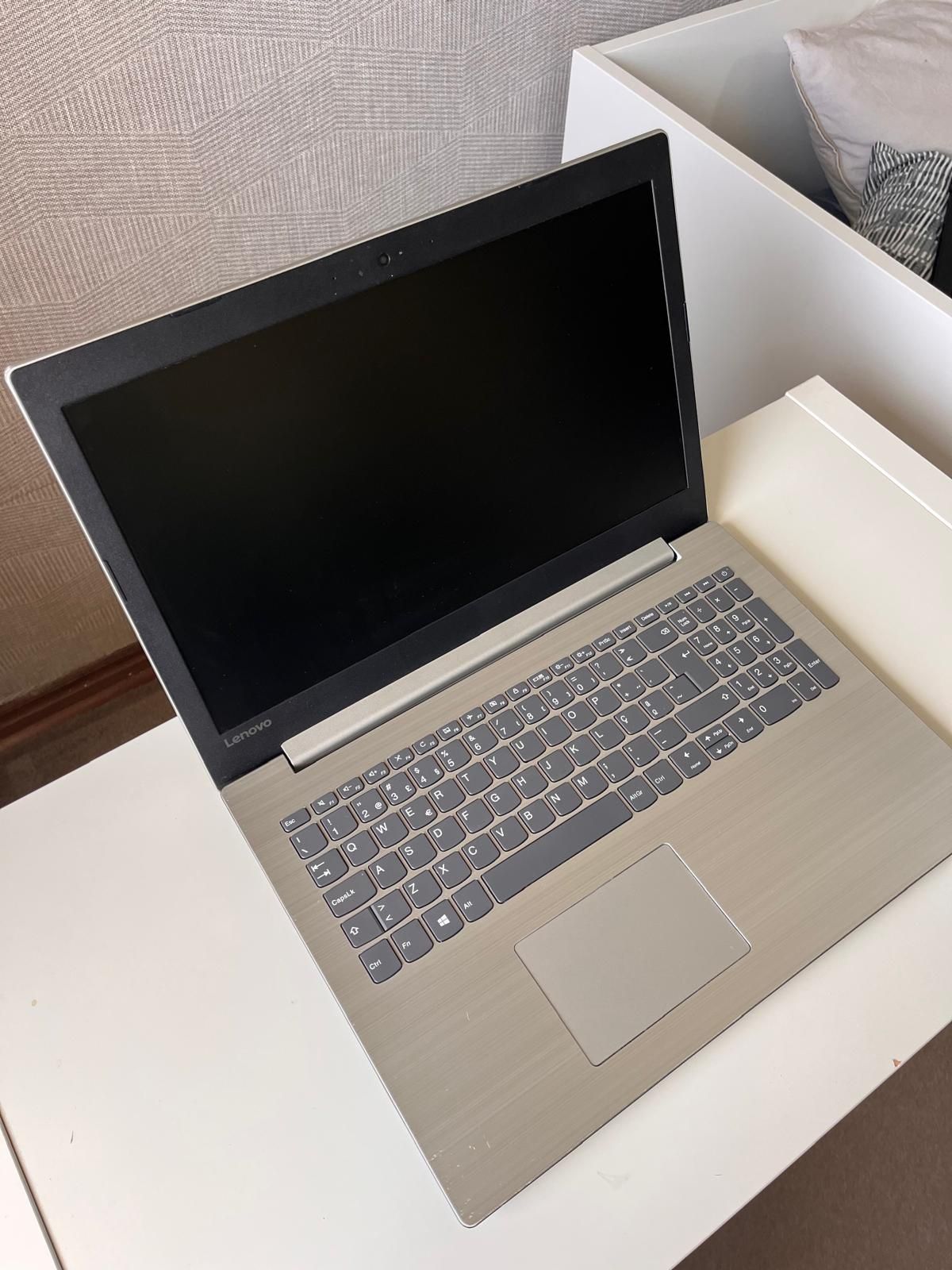 Portátil Lenovo IdeaPad 330-15IKB