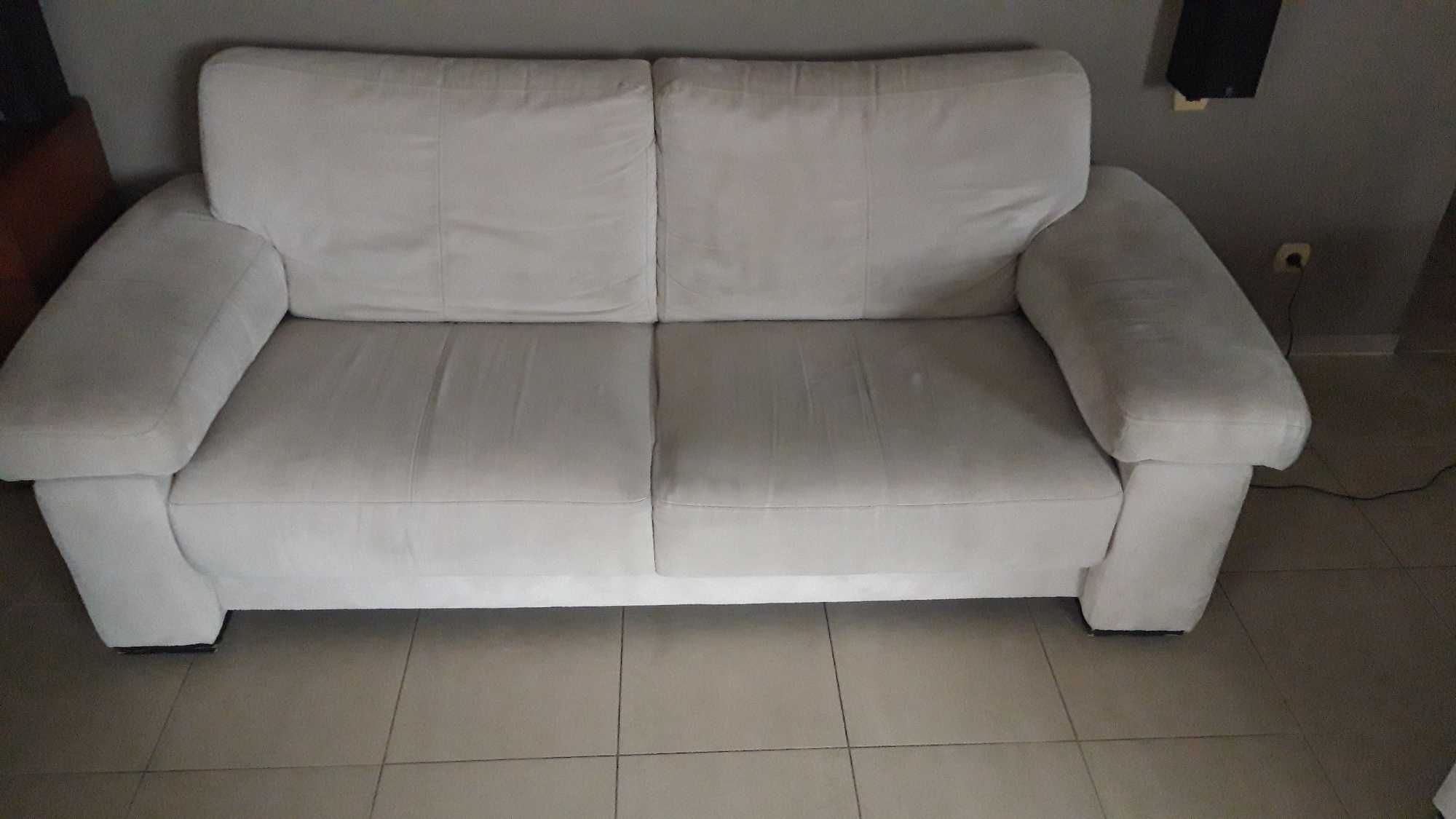 Meble (zestaw wypoczynkowy: sofa i dwa fotele)