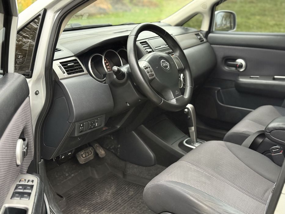 Nissan Tiida, автомат на гарній комплектаціі.