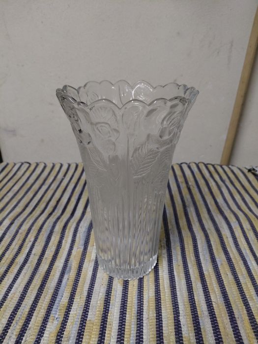 Jarra antiga de vidro para flores