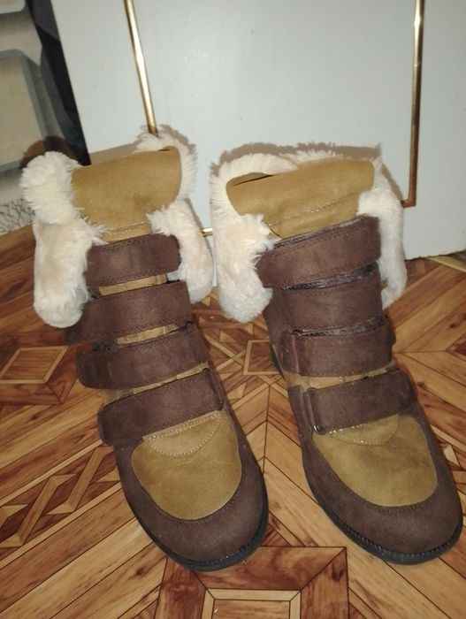 Жіночі зимові ботинки