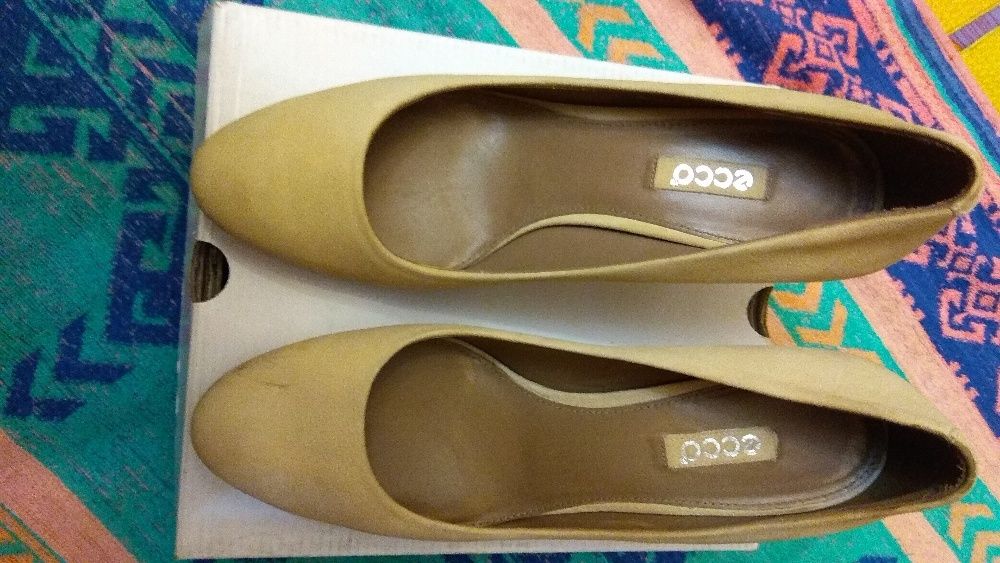 Продам жіночі ECCO туфлі розмір 41 (підходить більше на 40)