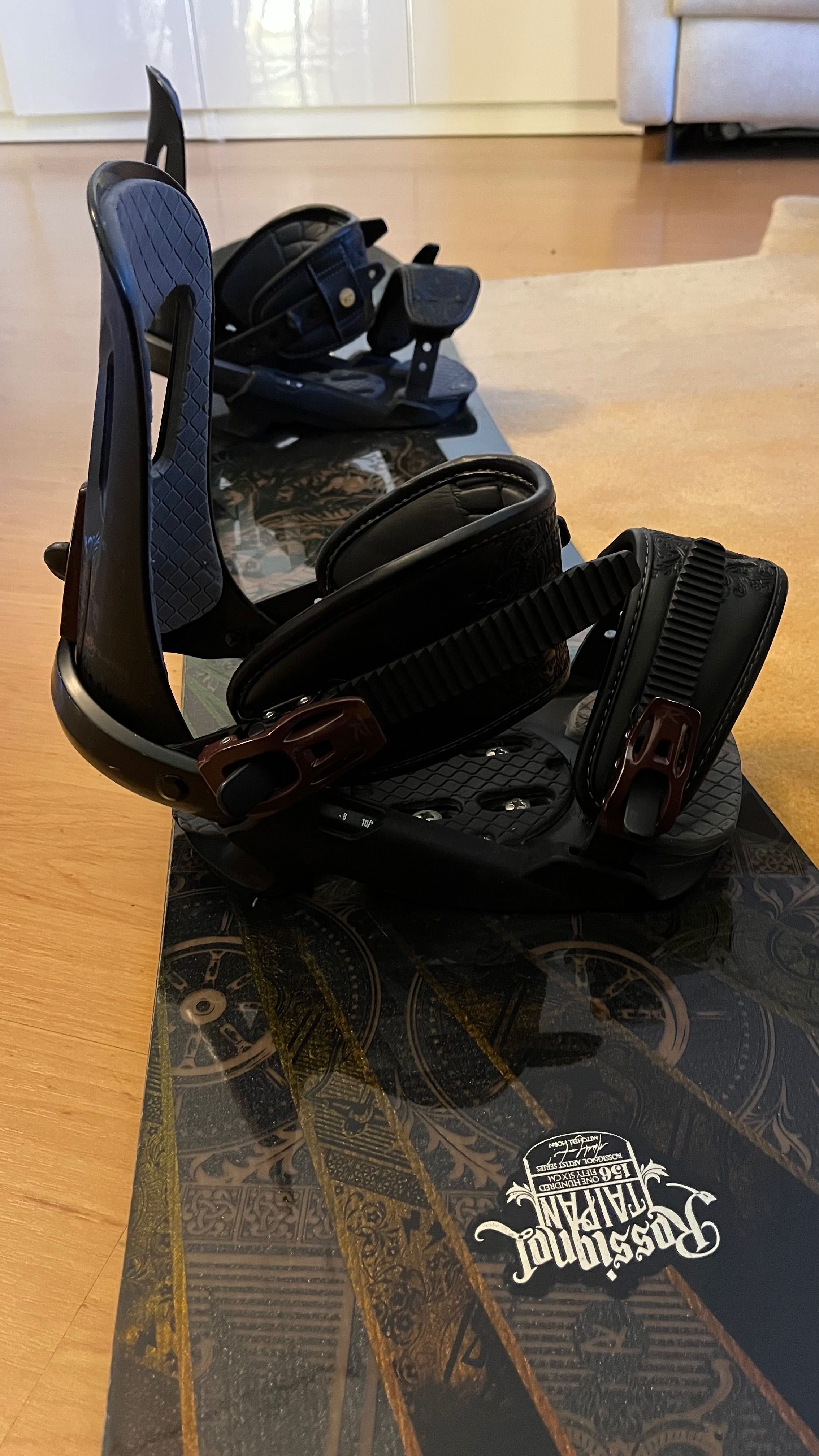 Deska snowboardowa ROSSIGNOL Taipan 156 z wiązaniami ROSSIGNOL