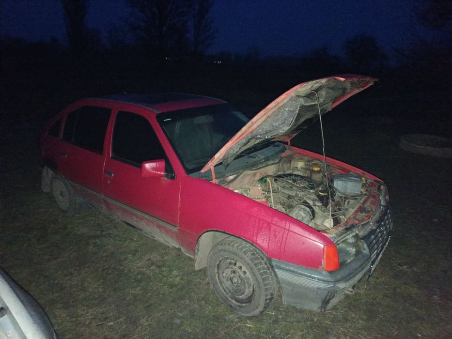 Опель кадет 1.3  газ бензин