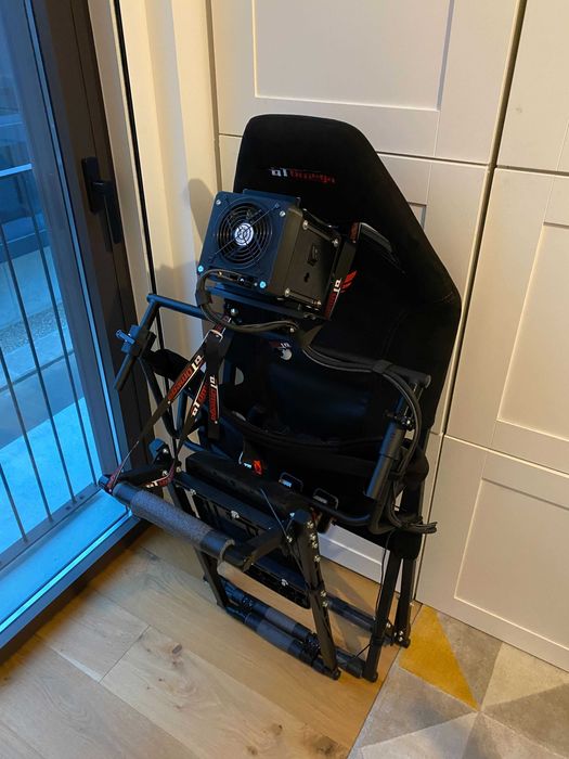 Sim racing rig completo (GTOmega, base 10nm, pedais, volante)
