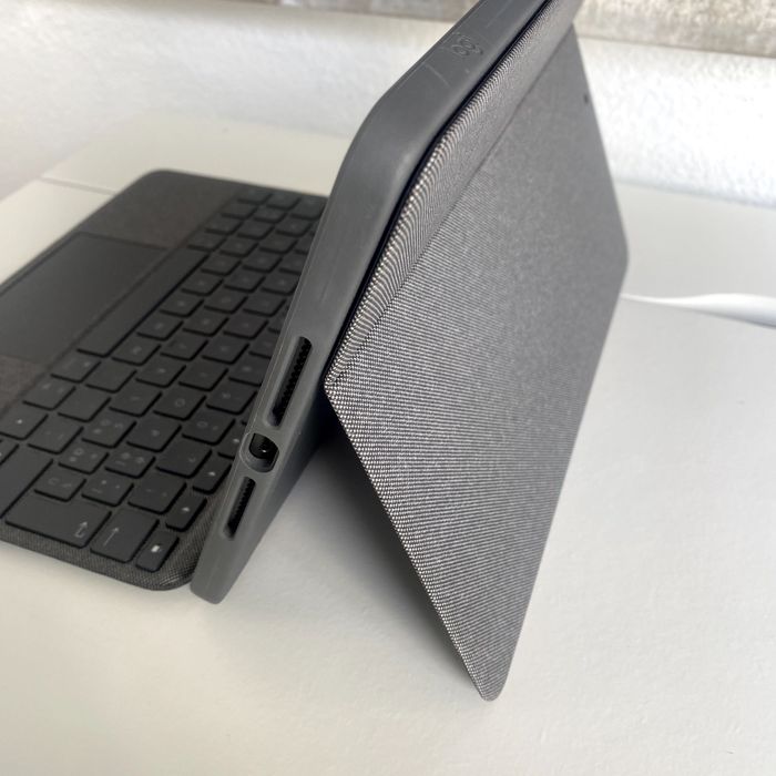 Ipad 9 geração 64gb + Case Logitech Combo Touch (teclado + trackpad)