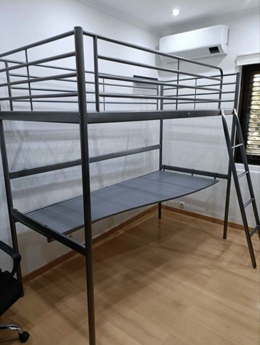 Cama Alta / Beliche com Secretária SVARTA 208x97cm, altura 186cm. NOVO