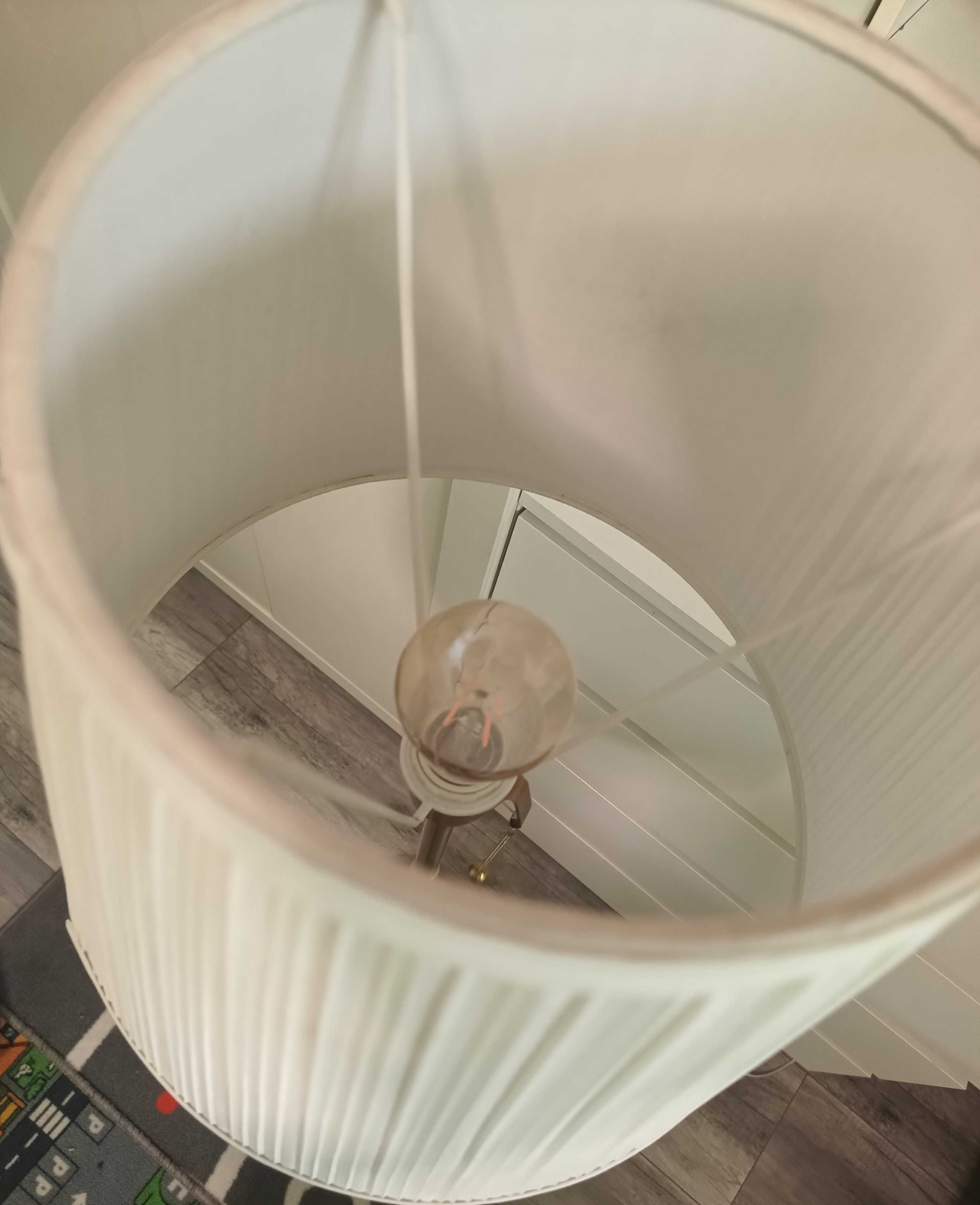 Lampka do sypialni