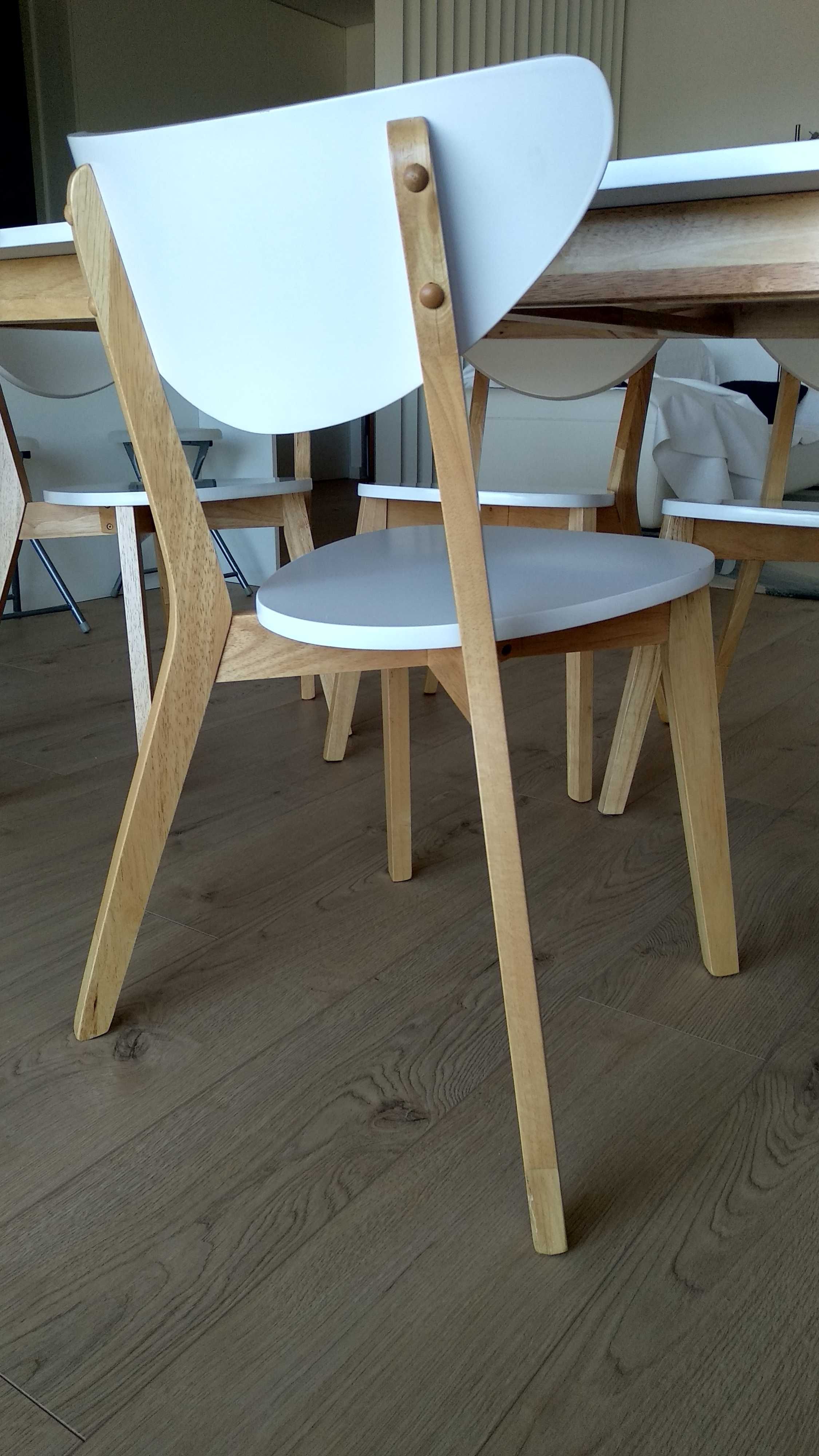 Mesa e cadeiras de sala de jantar