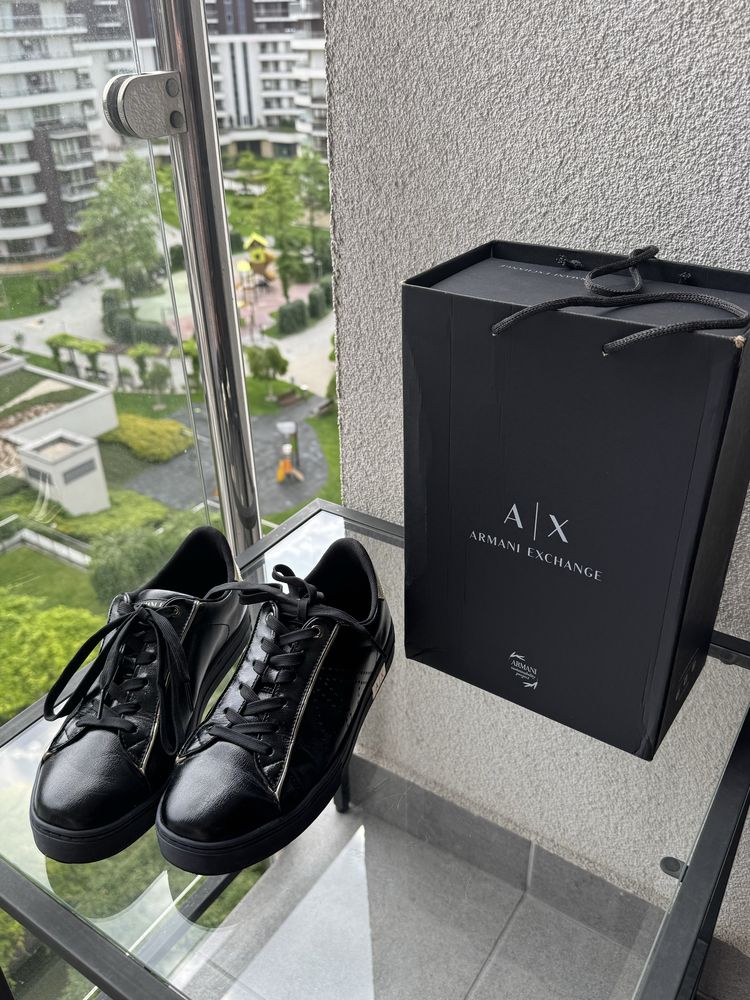 Жіночі кеди Armani Exchange 40,5 розмір