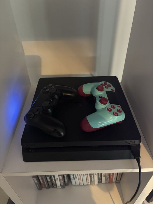 Konsola PS4 1TB plus 34 gry