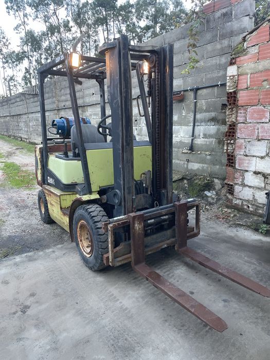 Empilhador Clark 2.5T GPL