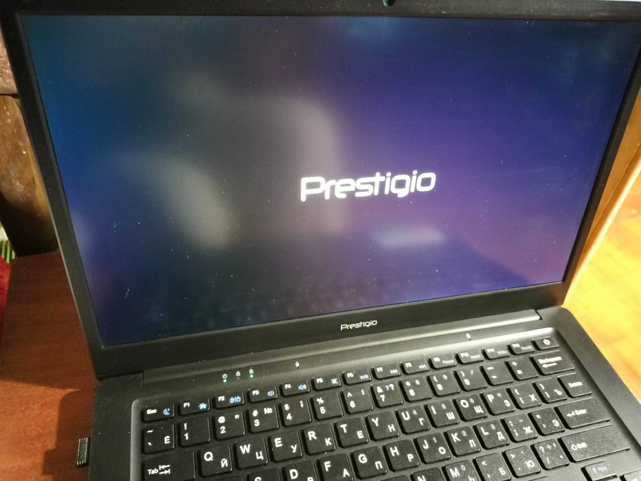 Prestigio 141c тонкий ноутбук  с экраном 14  FullHD 1980x1020 4 ядра