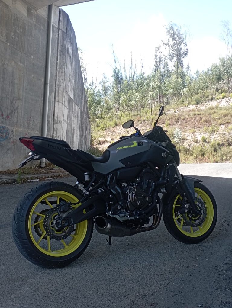 Yamaha MT 07 Night Fluo