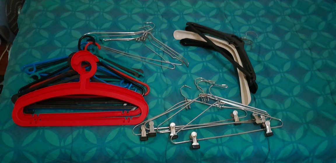 Conjunto 25 cabides arame/plástico