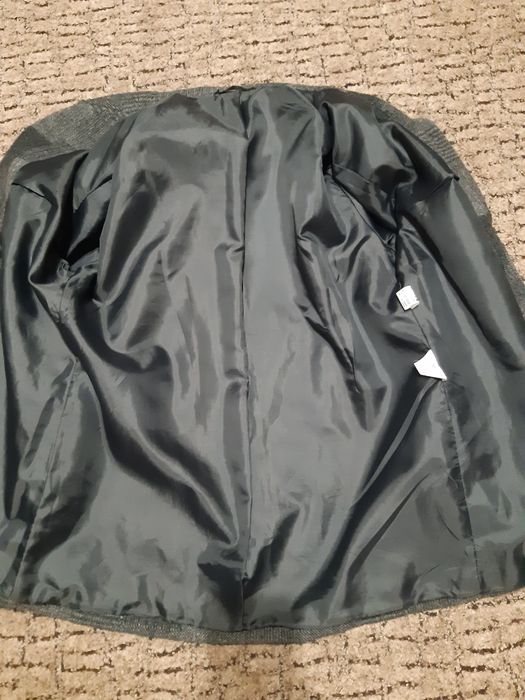 Стильный шерстяний піджак з накладними кишенями