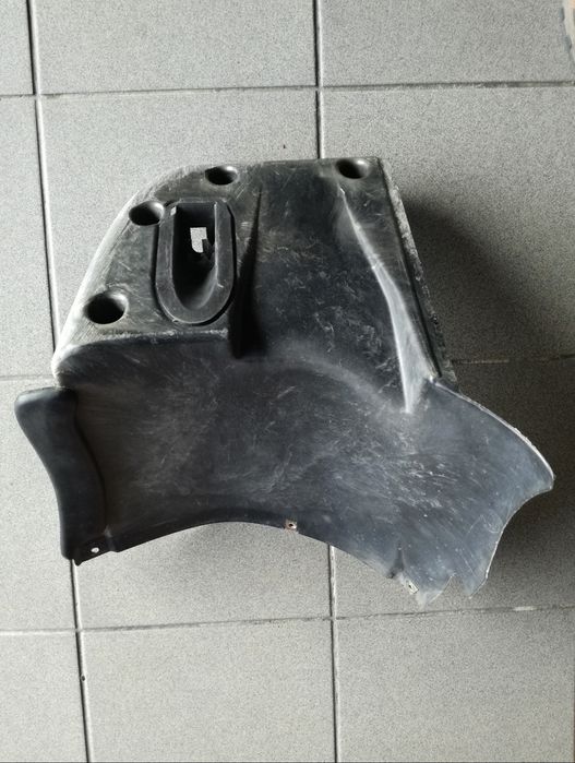 Oryginalne nadkole krótkie przód BMW E39 M-pakiet. Strona prawa.