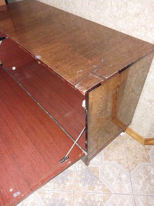 Тумбочка під телевізор СССР лакована