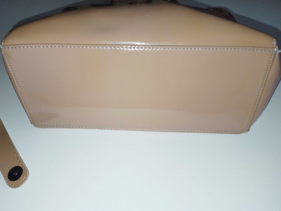 Сумка тоут кожа лак беж