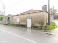 Moradia para restaurar nas Varzeas