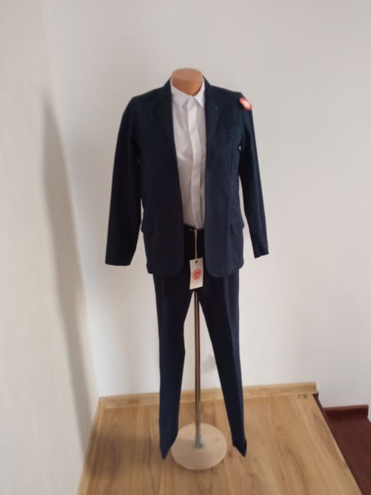 Nowy garnitur chlopiency 158