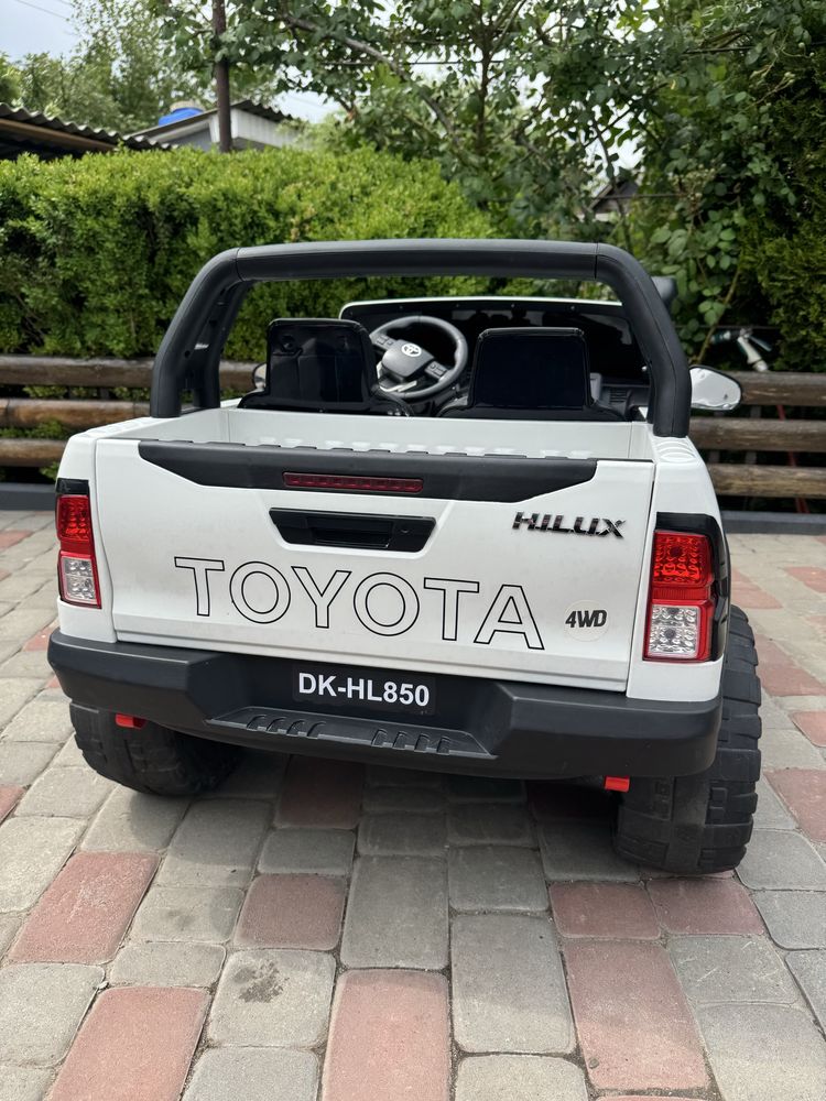 Электромобиль детский Toyota Hilux 4WD