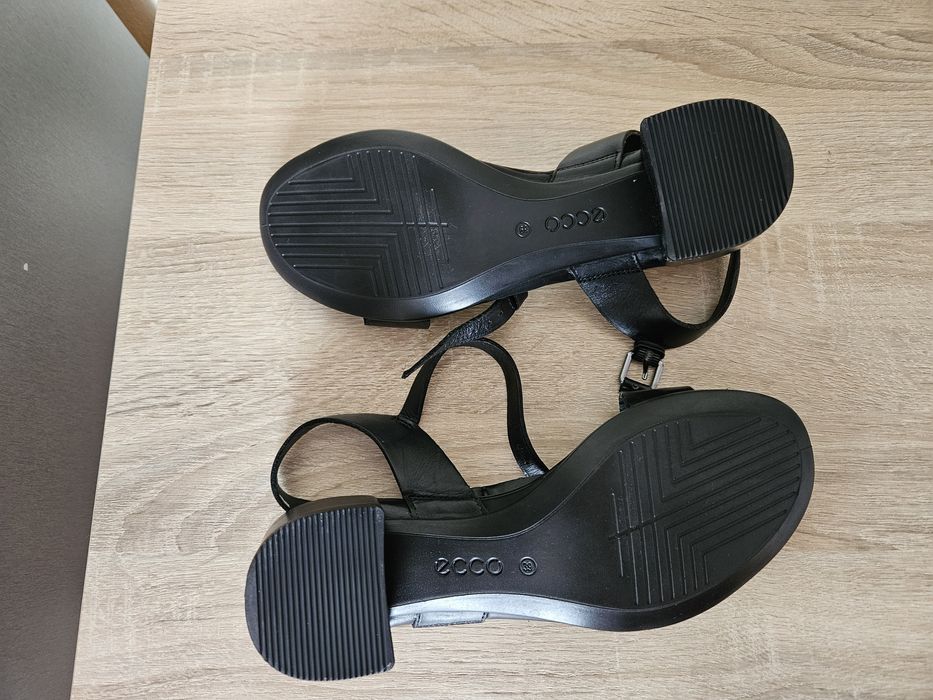 Босоніжки фірми ECCO 39 розмір