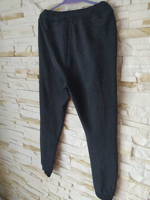 Spodnie dresowe dziewczęce r.140 dresy