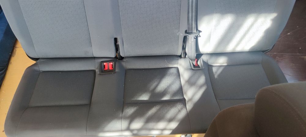 Komplet foteli VW T5 caravela stan bardzo dobry dziewięco osobowy
