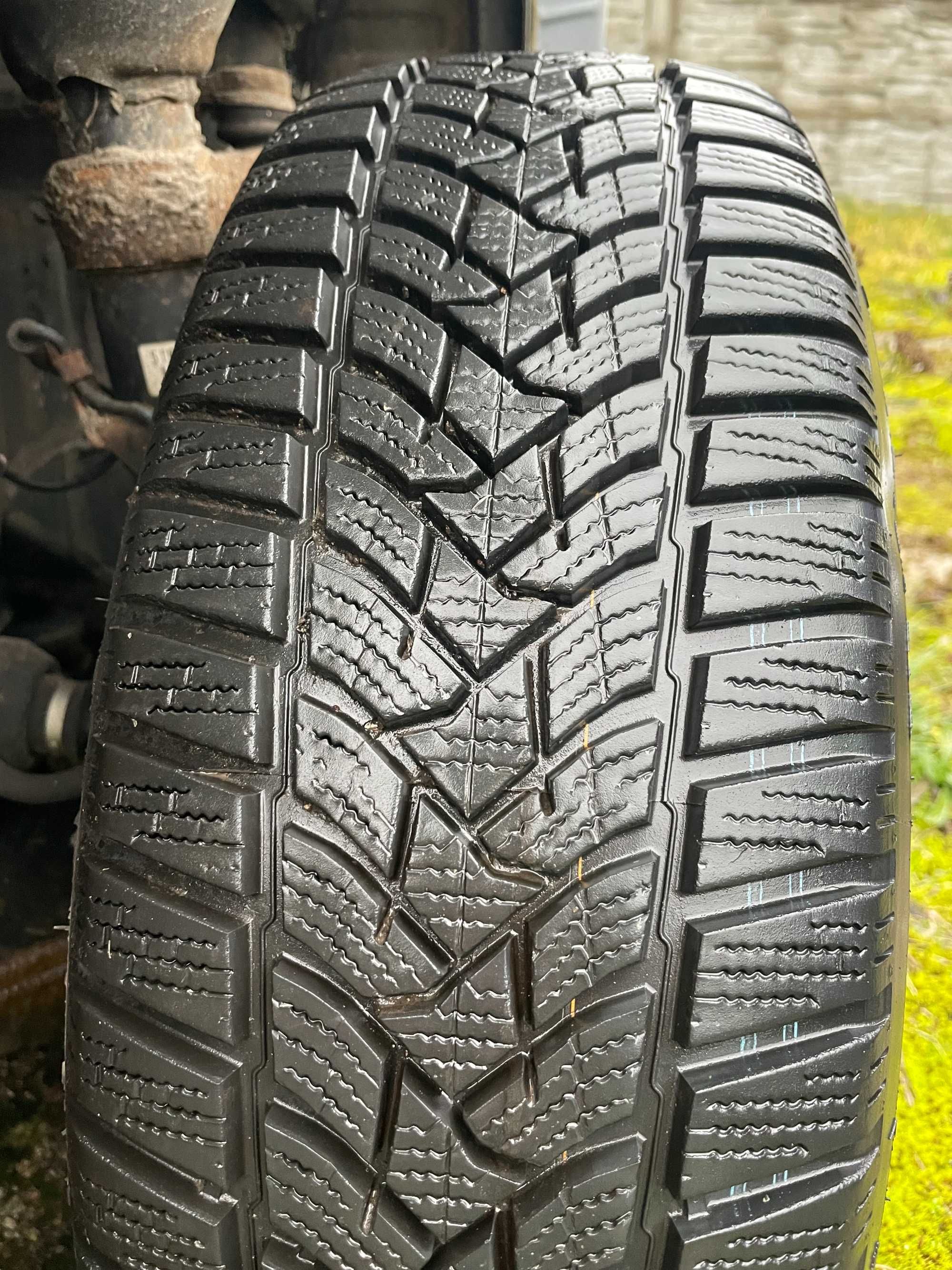OPONY Zimowe Firmy Dunlop 195/65 R15 stan bdb 9mm 4szt