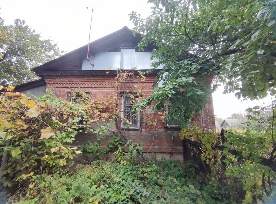 Частина будинка з землею в центральній частині Конотопа Власник