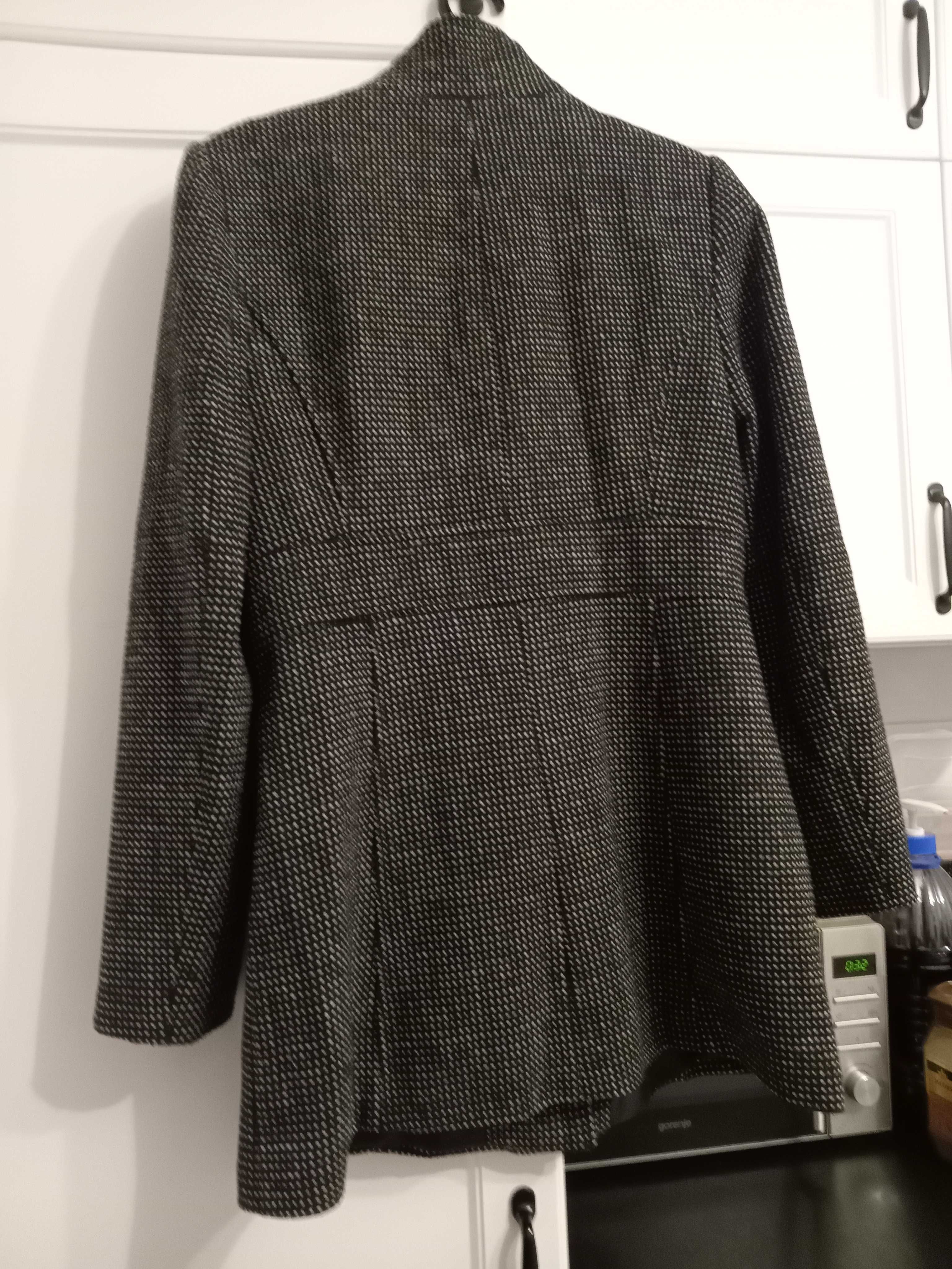Płaszcz zimowy dla kobiet rozmiar 40.Kolor czarno biały, elegancki.