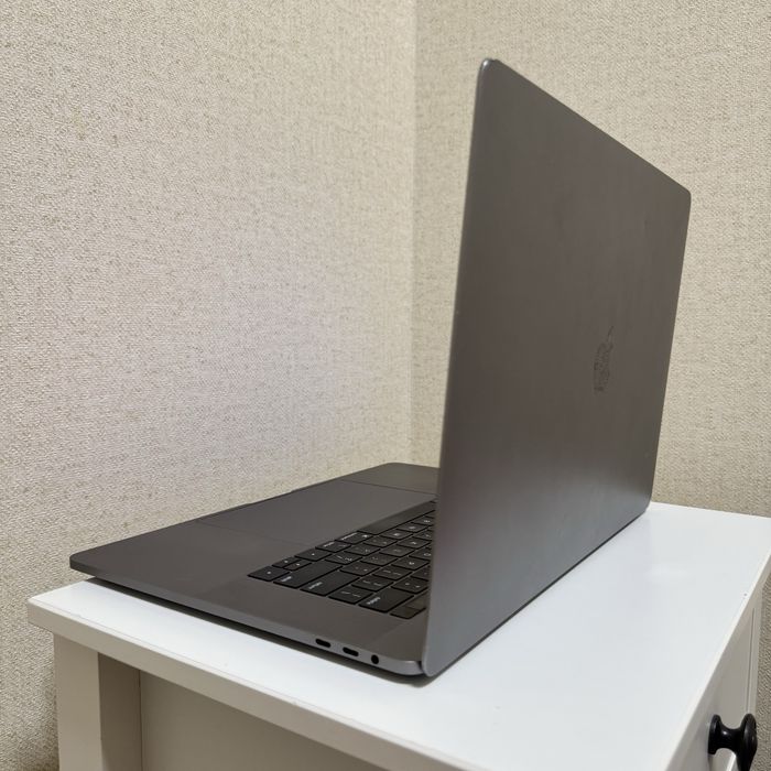 MacBook Pro 15 2021 року i7, 512gb, 16gb