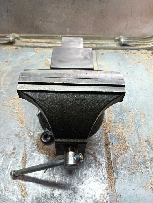 Imadło 150mm  duże  fajne do komórki , piwnicy , warsztatu