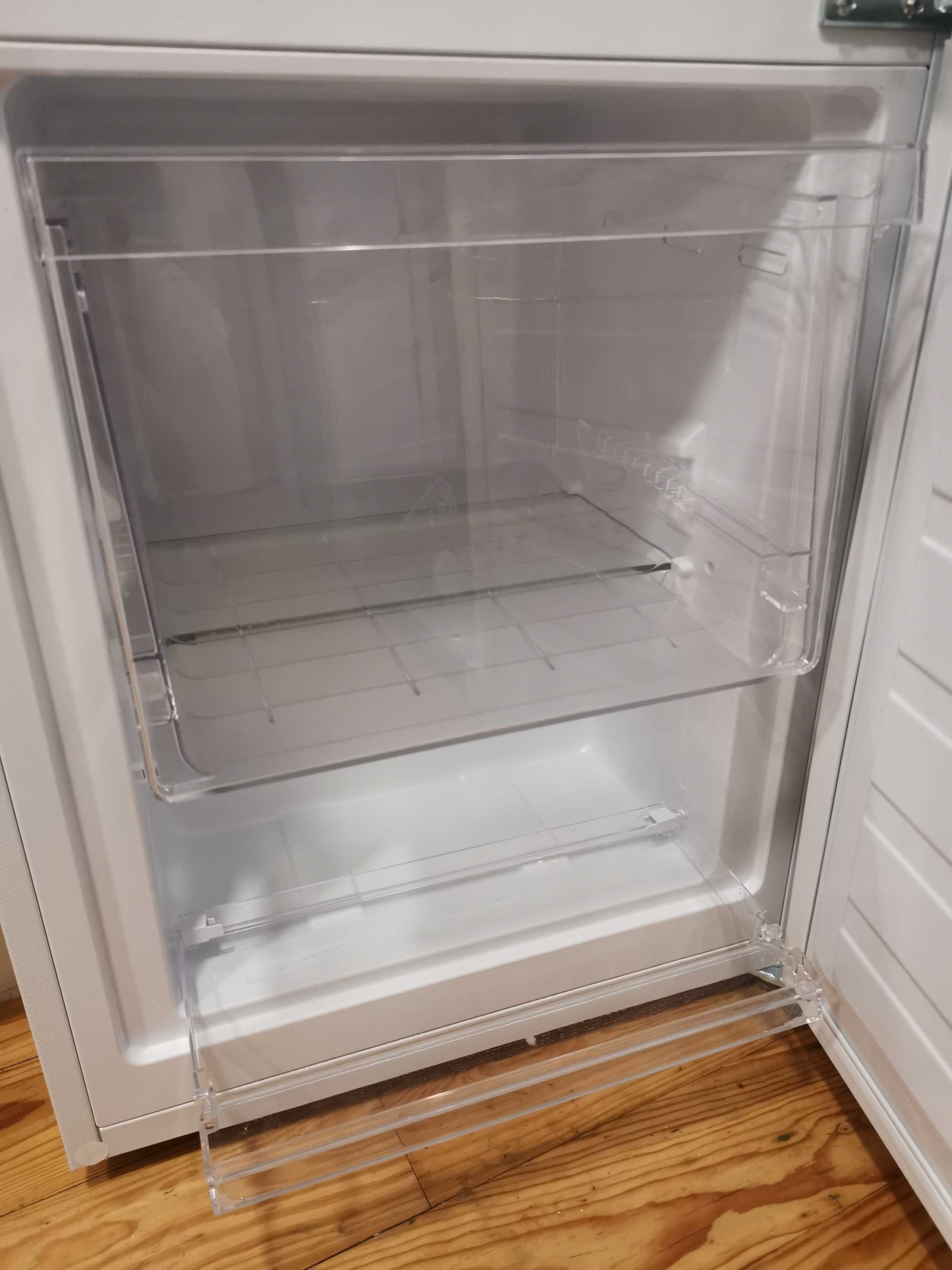 Frigorífico branco 55x178x58