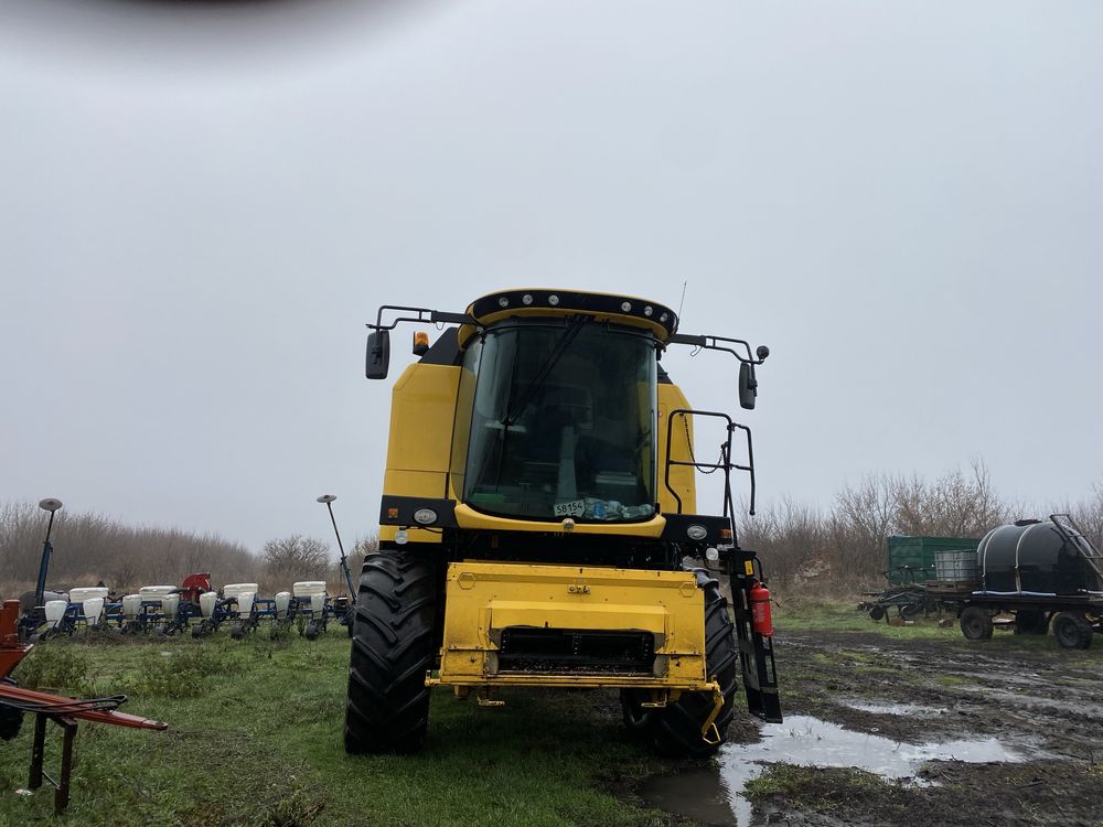 Продам комбаин NEW HOLLAND TC 5.90