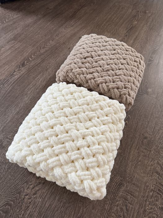 Чотири плед  в наявності а також плетемо під замовлення