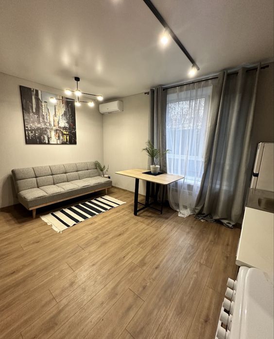 Продається вигідно квартира в пригороді Києва , поряд Бучанський парк.