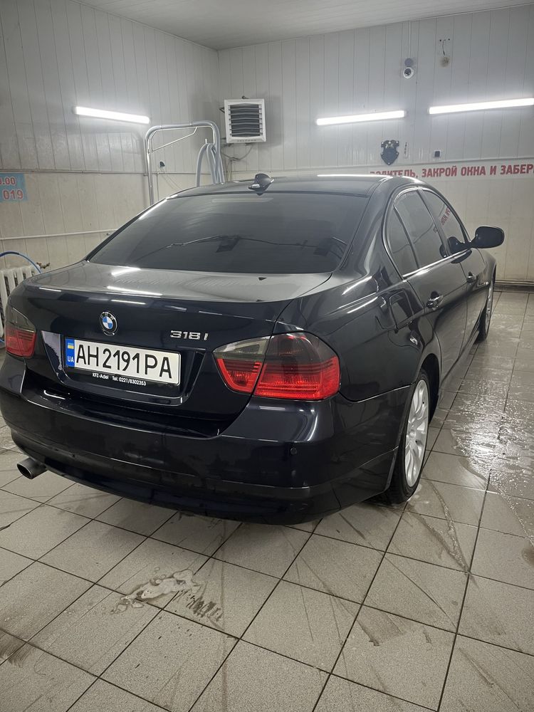 Продам сросно BMW 318i