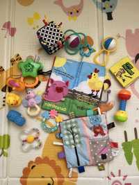 Брязкальця / дитячі іграшки / іграшки для новонароджених / книжечки