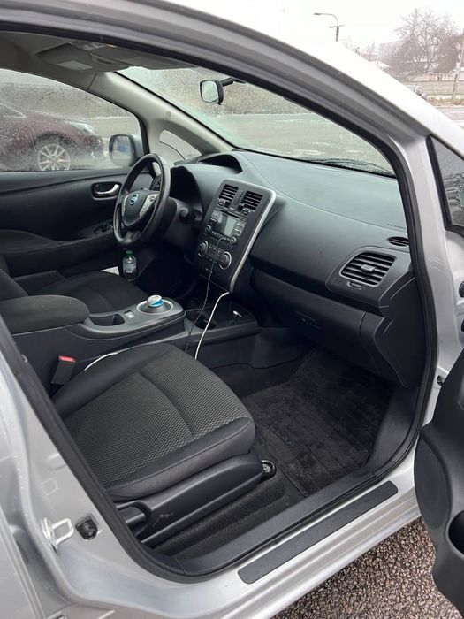 Продам nissan leaf