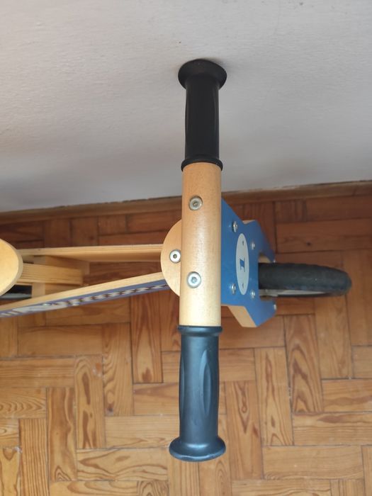 Bicicleta sem pedais de madeira