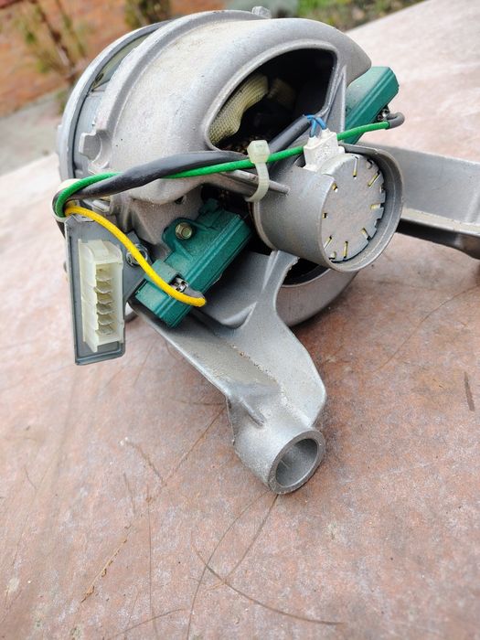 Мотор від пральної машини