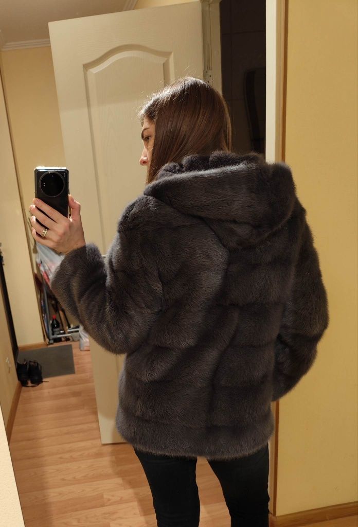 Продам полушубок норка блакитна.