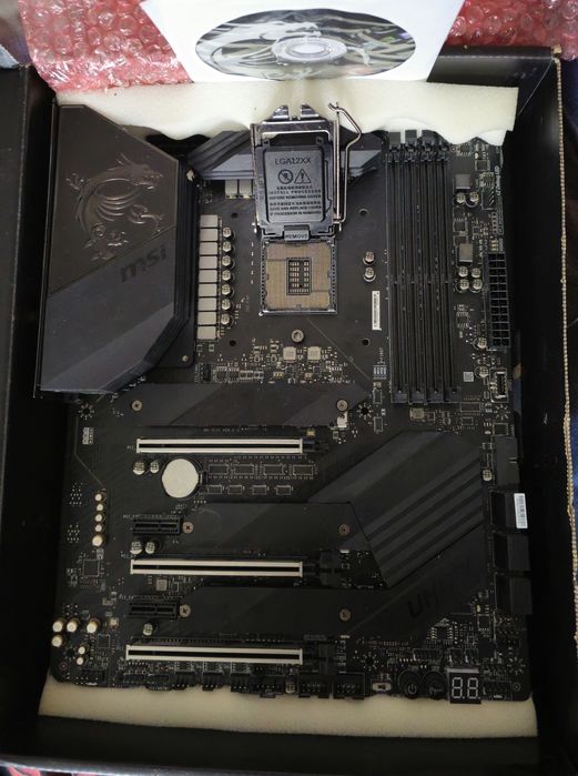 Топова плата MSI Z490 UNIFY. I7 10700KF 8/16. DDR4 GSKILL32GB 4400RGB