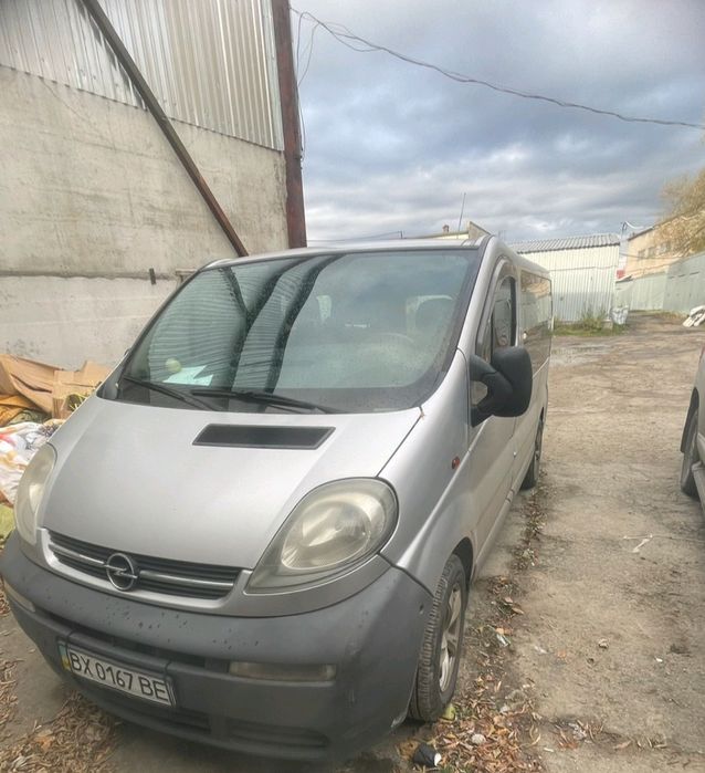 Опель Віваро 2004 рік