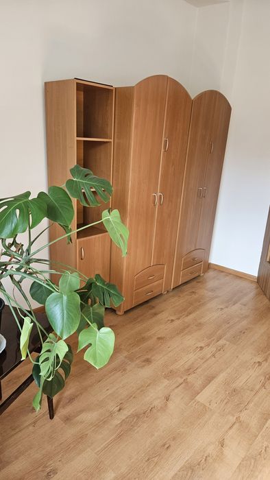Meble do pokoju: została 1 szafa + regał