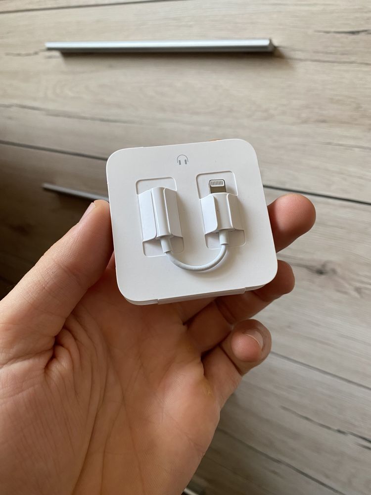 Новий оригінальний перехідник iphone/ipad lightning to 3.5mm jack