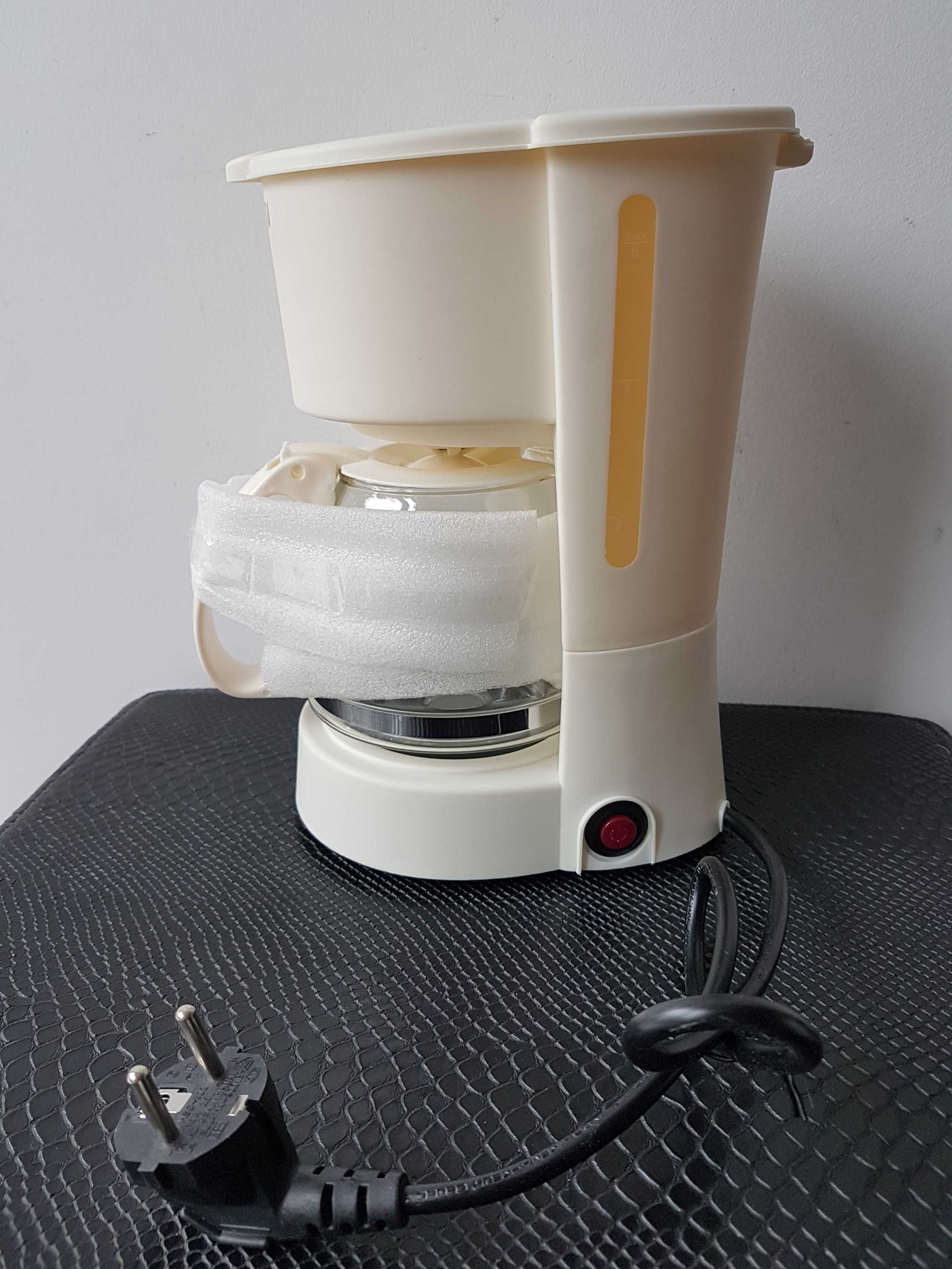 Nowy ekspres przelewowy TORREFIA MC09 na 6 filiżanek 600ml kremowy